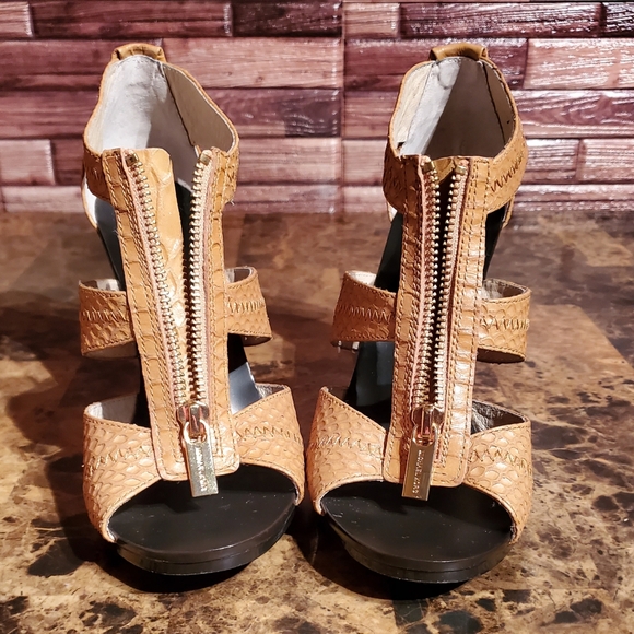 Michael Kors Berkley T Strap Peanut Embossed Sandals - Picture 6 of 9